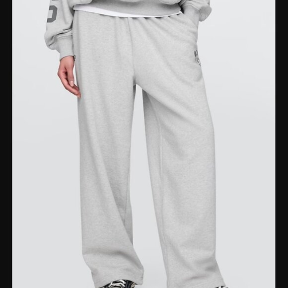 Gap x Disney Lilo Stitch Sweatpants Extra Baggy - Picture 4 of 16